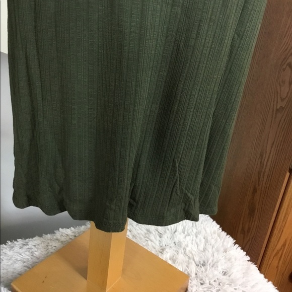 So XL olive forest double v neck tank top (knotted front can be undone) … - Picture 5 of 10